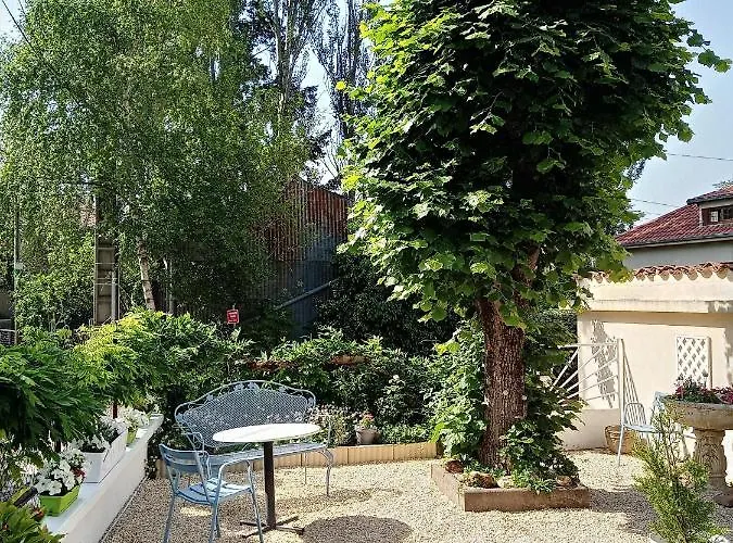 Les Chenes D'hote Bed & Breakfast 3*